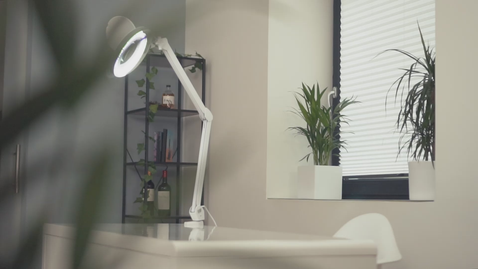 Lumeno 721X Lupenleuchte/Arbeitsplatzlampe 60 LEDs, farbiger Gummischutz