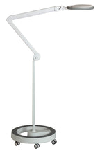 Lumeno 721X Lupenleuchte auf Rollstativ mit Laufrollen, Gesamtansicht