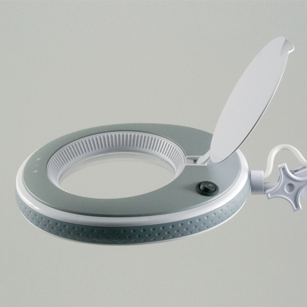 Detailansicht Lumeno 821X Leuchtenkopf mit Gummischutz und Abdeckklappe